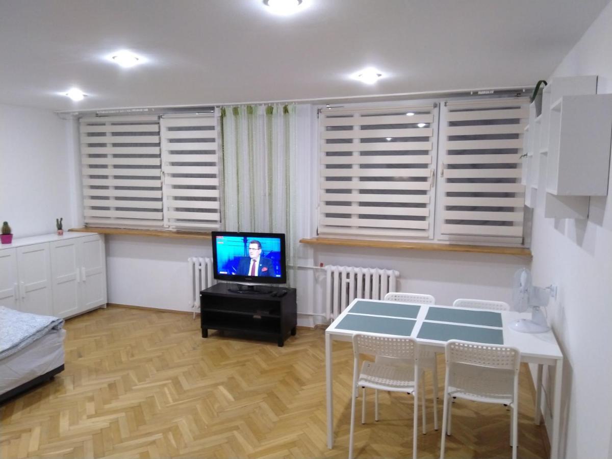 ヴロツワフApartament Zielona Wierzba Blisko Sky Towerアパートメント エクステリア 写真