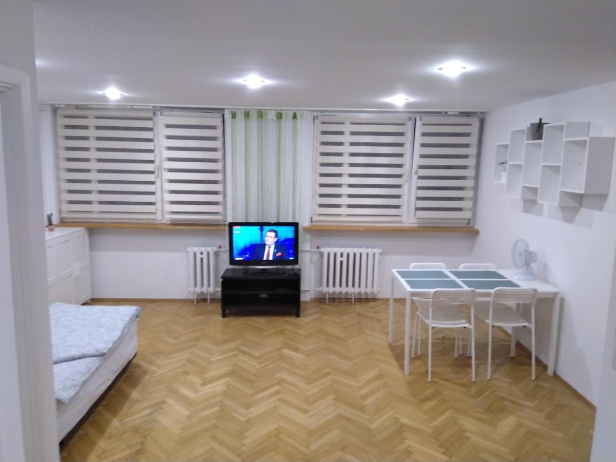 ヴロツワフApartament Zielona Wierzba Blisko Sky Towerアパートメント エクステリア 写真