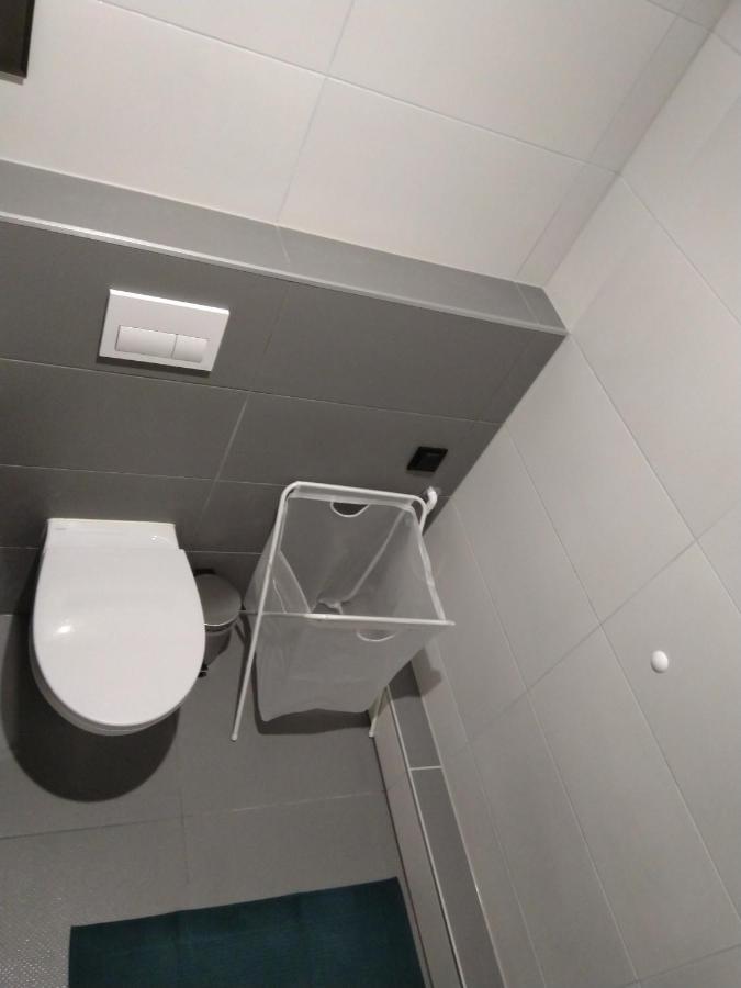 ヴロツワフApartament Zielona Wierzba Blisko Sky Towerアパートメント エクステリア 写真
